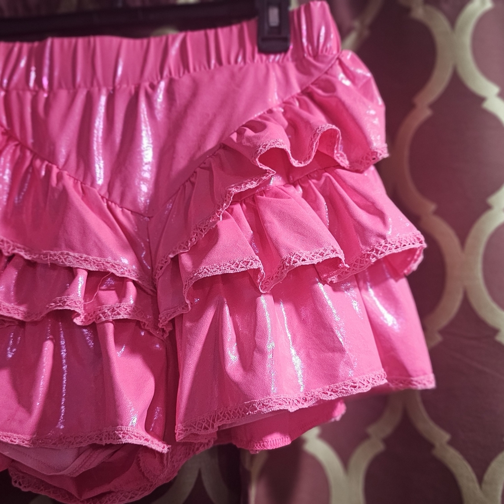 Pink Ruffled Womens Short Set.. Nerver Worn.. - Picture 2 of 3